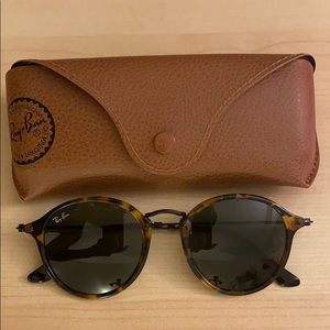 NEW Ray-Ban “Round Fleck” men sunglasses (unisex)